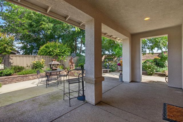 404 Mossy Ct, Lincoln, CA 95648