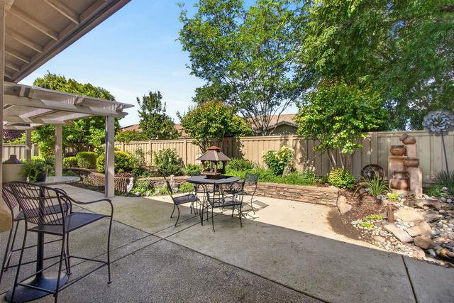 404 Mossy Ct, Lincoln, CA 95648