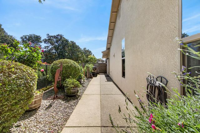 404 Mossy Ct, Lincoln, CA 95648