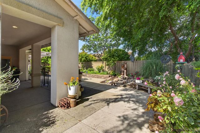 404 Mossy Ct, Lincoln, CA 95648