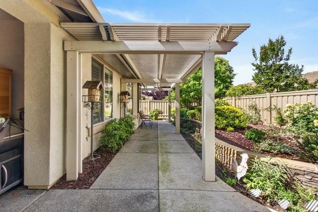 404 Mossy Ct, Lincoln, CA 95648