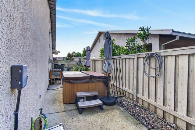 404 Mossy Ct, Lincoln, CA 95648