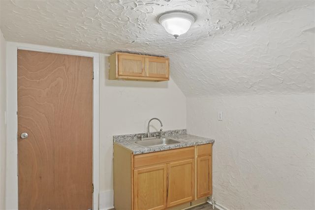 28 E Henry Street, River Rouge, MI 48218