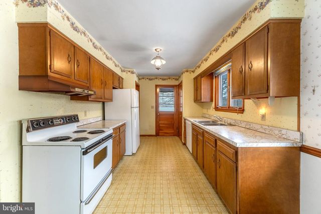 239 W MAIN ST, Boalsburg, PA 16827