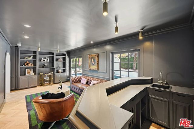 8244 Skyline Drive, Los Angeles, CA 90046