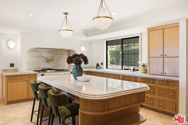 8244 Skyline Drive, Los Angeles, CA 90046