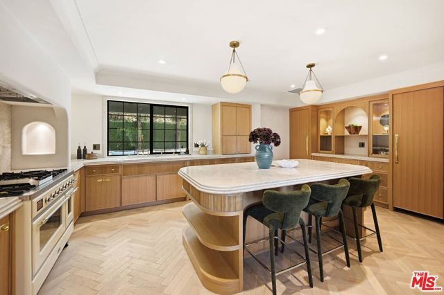 8244 Skyline Drive, Los Angeles, CA 90046