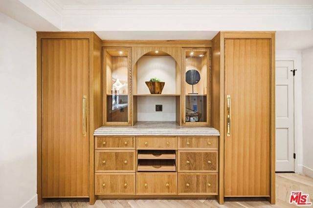 8244 Skyline Drive, Los Angeles, CA 90046