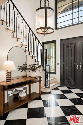 8244 Skyline Drive, Los Angeles, CA 90046