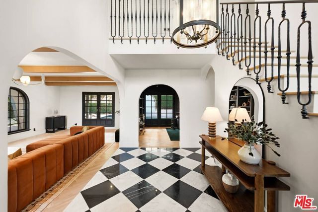 8244 Skyline Drive, Los Angeles, CA 90046