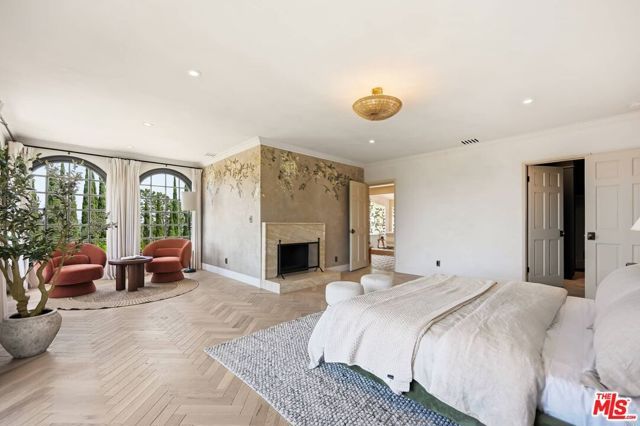 8244 Skyline Drive, Los Angeles, CA 90046