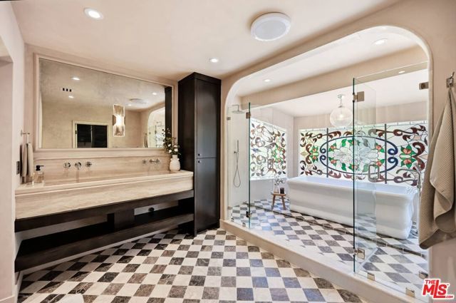 8244 Skyline Drive, Los Angeles, CA 90046