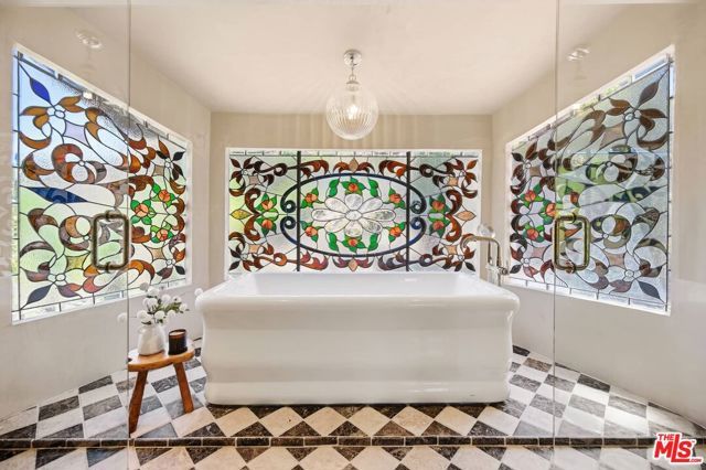 8244 Skyline Drive, Los Angeles, CA 90046