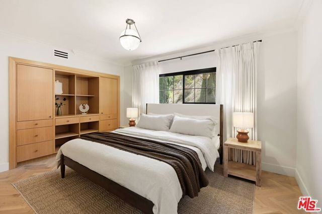 8244 Skyline Drive, Los Angeles, CA 90046