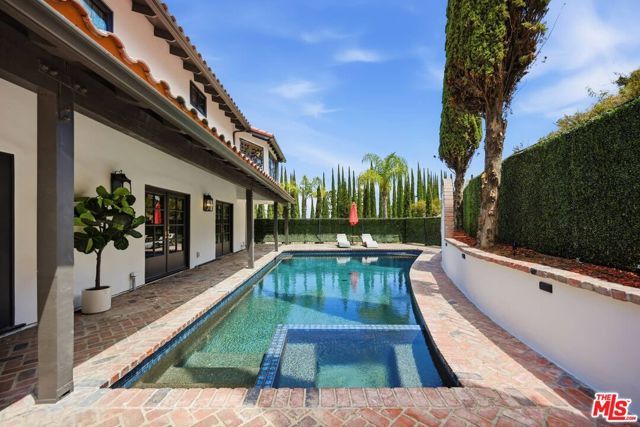 8244 Skyline Drive, Los Angeles, CA 90046