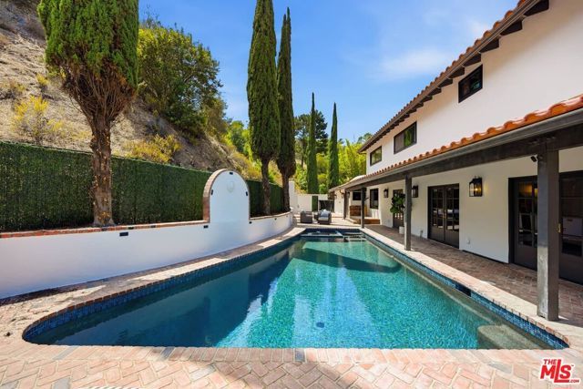 8244 Skyline Drive, Los Angeles, CA 90046