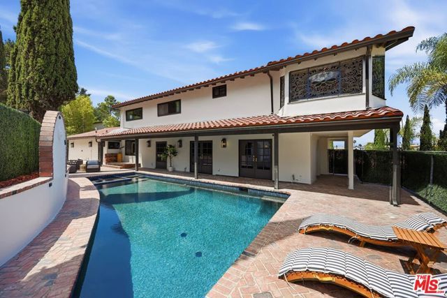 8244 Skyline Drive, Los Angeles, CA 90046