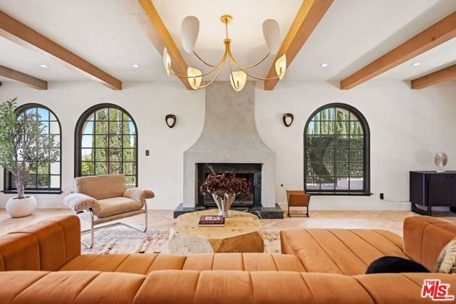 8244 Skyline Drive, Los Angeles, CA 90046