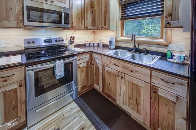 2423 Paradise Falls Way Way, Sevierville, TN 37862