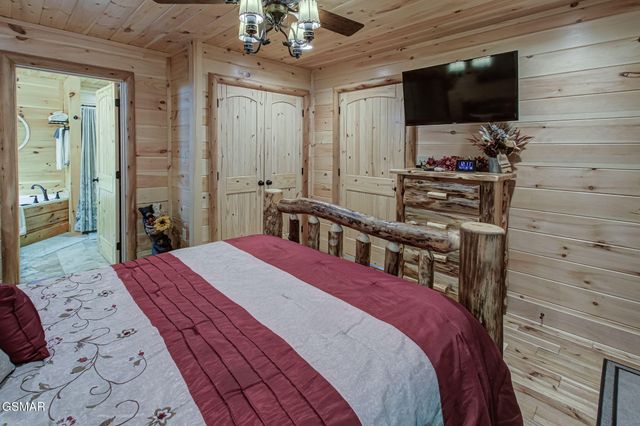 2423 Paradise Falls Way Way, Sevierville, TN 37862