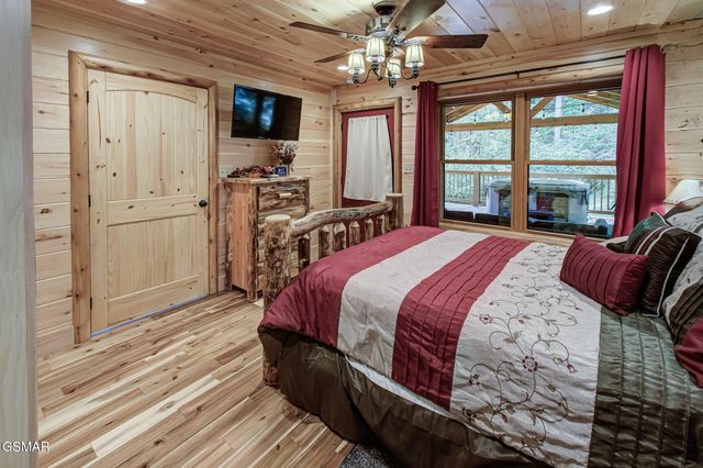 2423 Paradise Falls Way Way, Sevierville, TN 37862