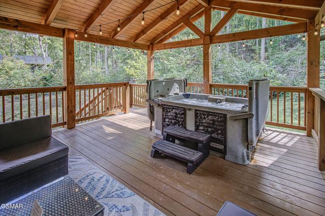 2423 Paradise Falls Way Way, Sevierville, TN 37862