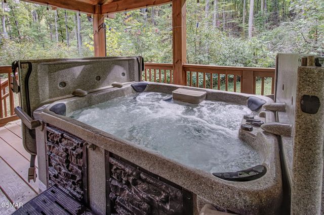 2423 Paradise Falls Way Way, Sevierville, TN 37862