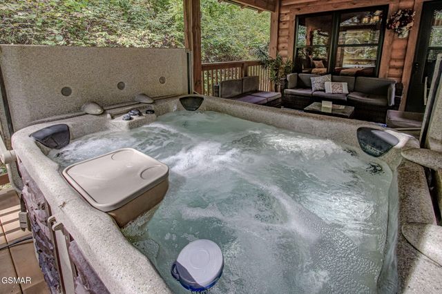 2423 Paradise Falls Way Way, Sevierville, TN 37862