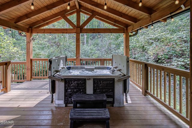 2423 Paradise Falls Way Way, Sevierville, TN 37862