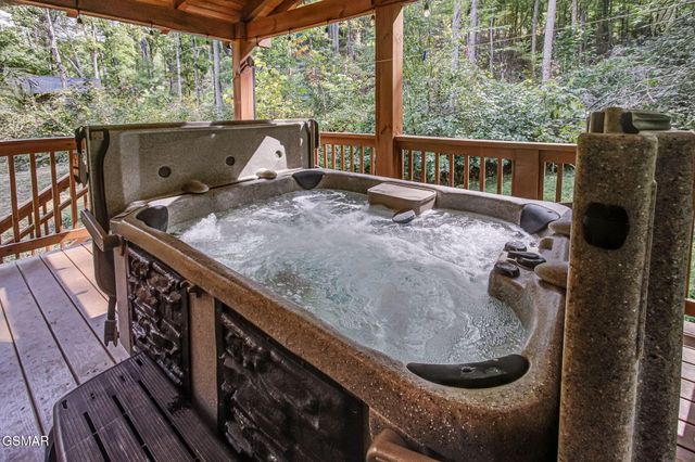 2423 Paradise Falls Way Way, Sevierville, TN 37862