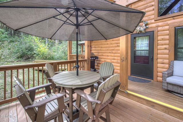 2423 Paradise Falls Way Way, Sevierville, TN 37862