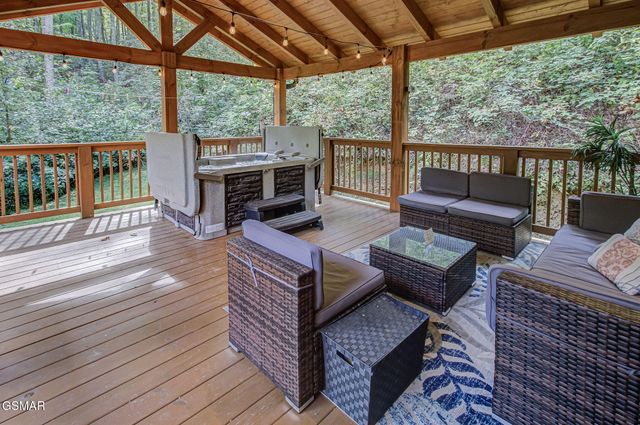 2423 Paradise Falls Way Way, Sevierville, TN 37862