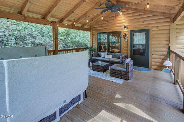 2423 Paradise Falls Way Way, Sevierville, TN 37862