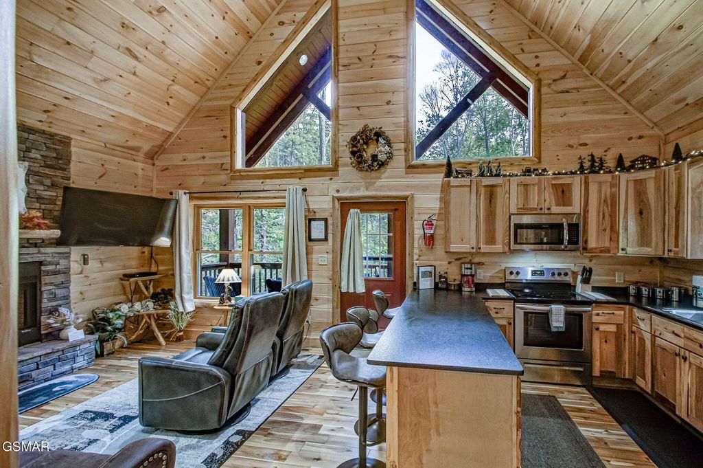 2423 Paradise Falls Way Way, Sevierville, TN 37862