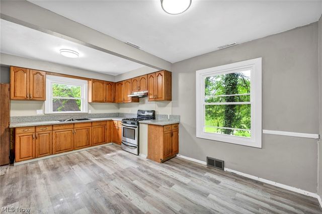 1574 East Avenue, Akron, OH 44314
