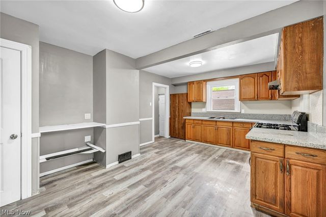 1574 East Avenue, Akron, OH 44314