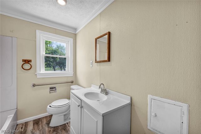 1574 East Avenue, Akron, OH 44314