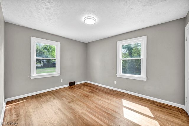 1574 East Avenue, Akron, OH 44314