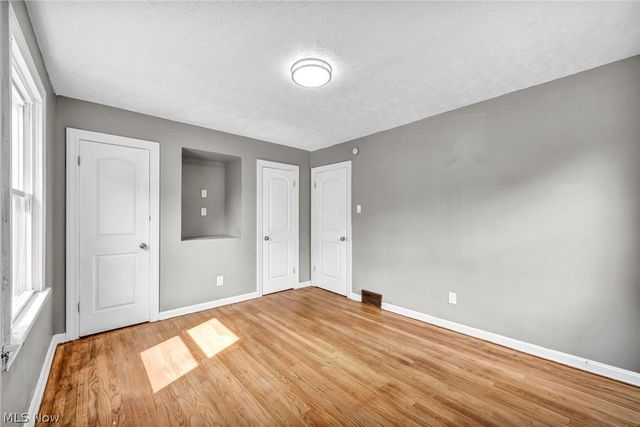 1574 East Avenue, Akron, OH 44314