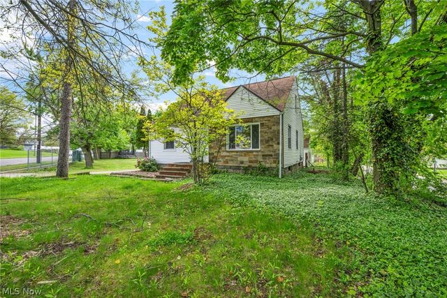 1574 East Avenue, Akron, OH 44314