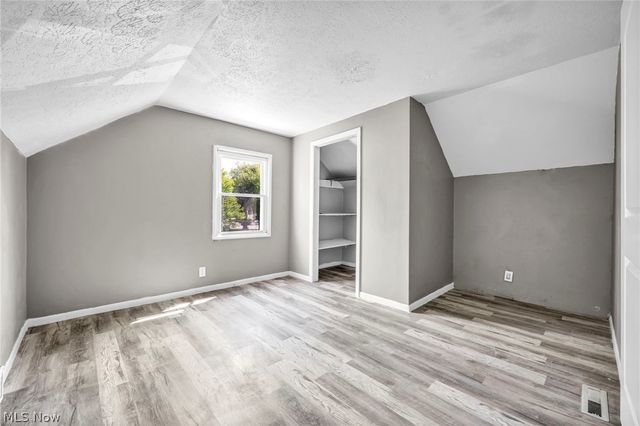 1574 East Avenue, Akron, OH 44314