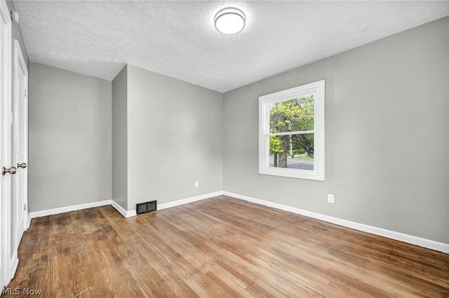 1574 East Avenue, Akron, OH 44314