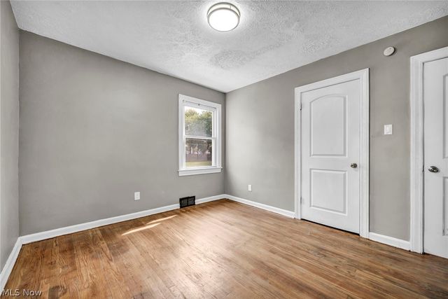 1574 East Avenue, Akron, OH 44314