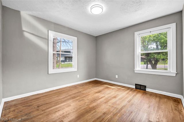 1574 East Avenue, Akron, OH 44314