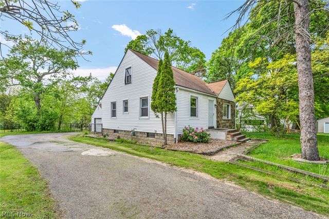 1574 East Avenue, Akron, OH 44314