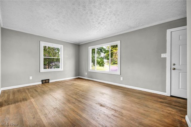 1574 East Avenue, Akron, OH 44314