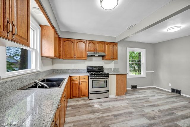 1574 East Avenue, Akron, OH 44314