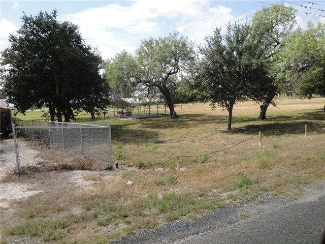 315 S Vista Dr S, Sandia, TX 78383