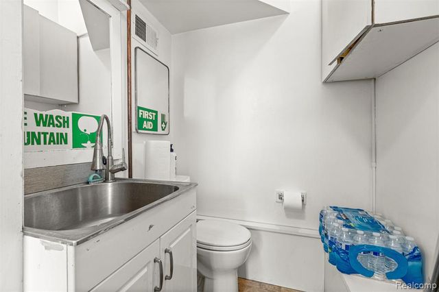 21151 Grand River Avenue, Detroit, MI 48219