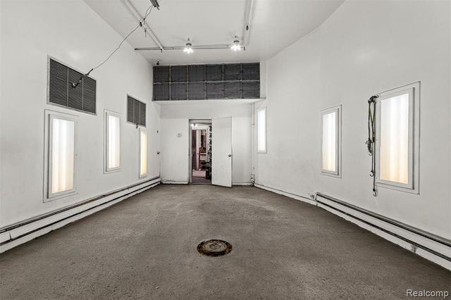 21151 Grand River Avenue, Detroit, MI 48219